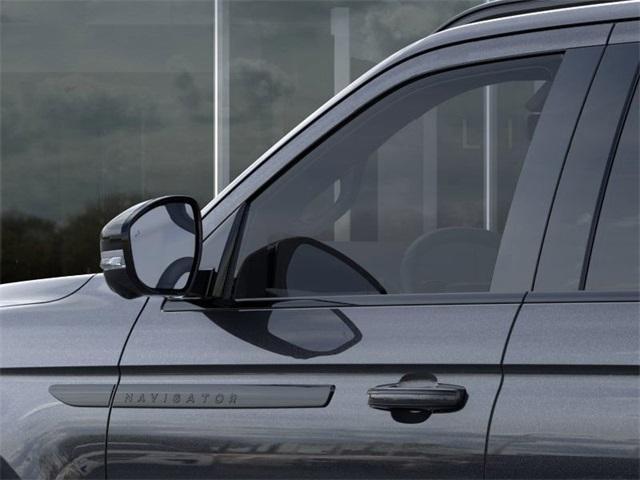 new 2025 Lincoln Navigator car, priced at $103,258
