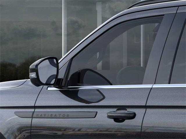 new 2025 Lincoln Navigator car, priced at $103,929