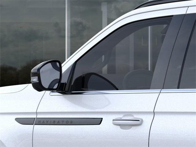 new 2025 Lincoln Navigator car, priced at $104,547