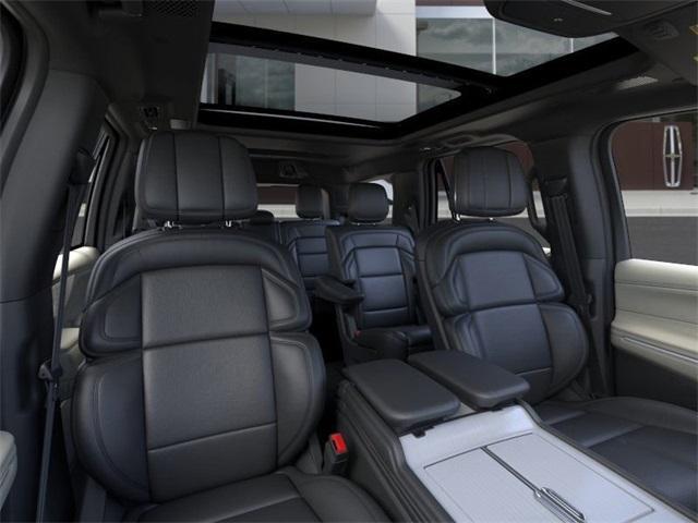 new 2025 Lincoln Navigator car, priced at $104,547