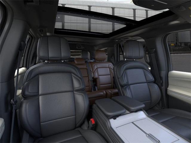new 2025 Lincoln Navigator car, priced at $104,547
