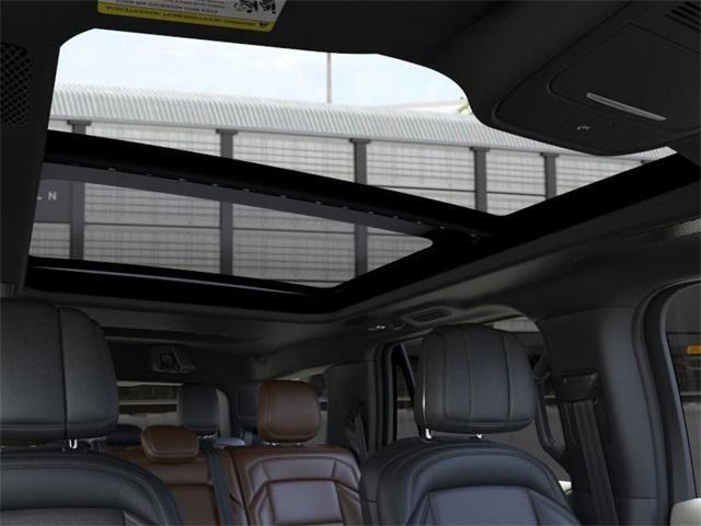 new 2025 Lincoln Navigator car, priced at $104,547