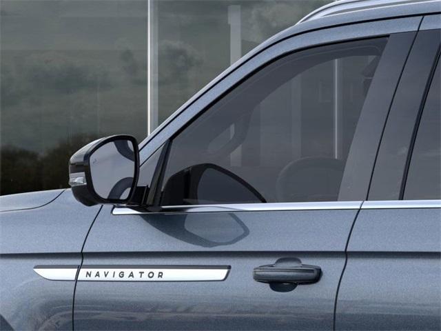 new 2025 Lincoln Navigator car, priced at $106,675