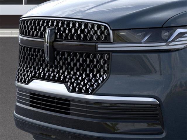new 2025 Lincoln Navigator car, priced at $106,675