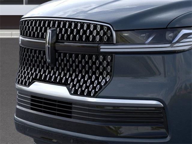 new 2025 Lincoln Navigator car, priced at $104,542