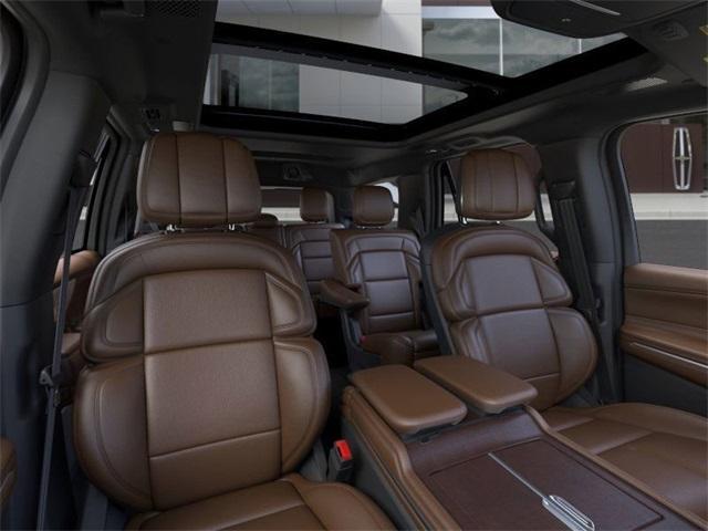 new 2025 Lincoln Navigator car, priced at $104,542
