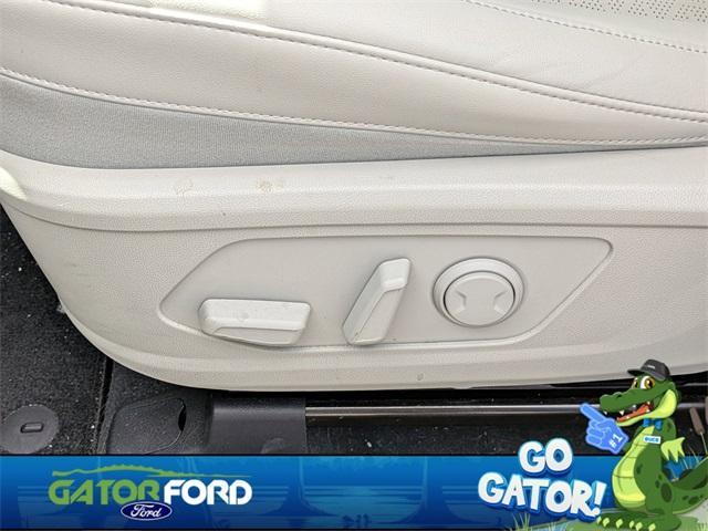 used 2023 Kia Sorento car, priced at $25,862