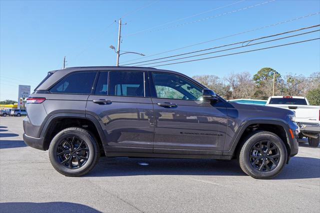 new 2025 Jeep Grand Cherokee car, priced at $38,715