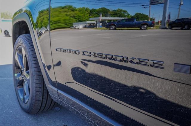 new 2025 Jeep Grand Cherokee car, priced at $44,634