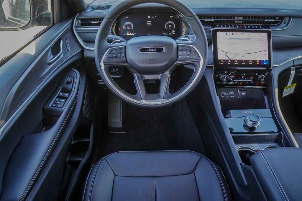 new 2025 Jeep Grand Cherokee car, priced at $43,634