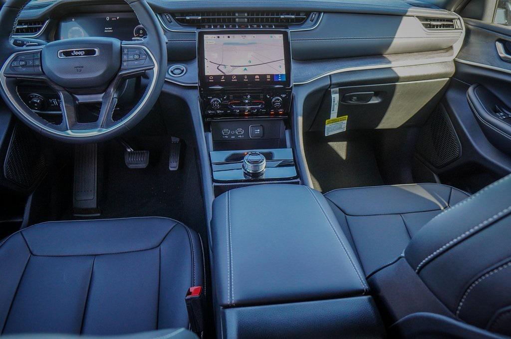 new 2025 Jeep Grand Cherokee car, priced at $43,634