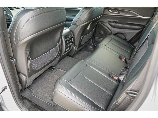 new 2025 Jeep Grand Cherokee car, priced at $40,585