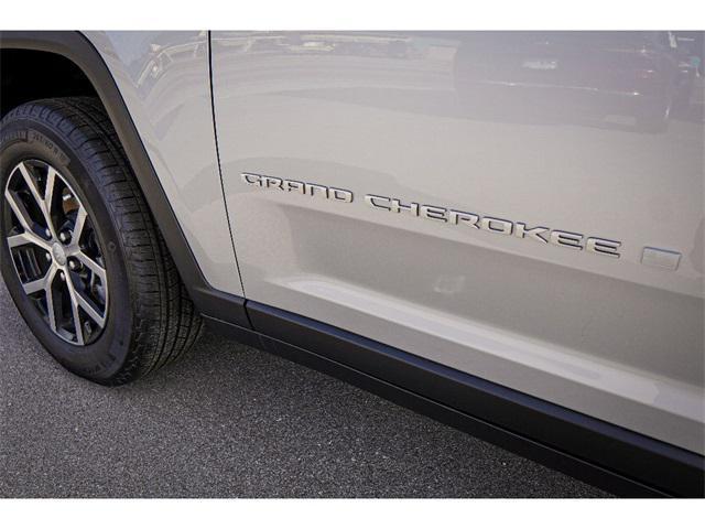 new 2025 Jeep Grand Cherokee car, priced at $40,585