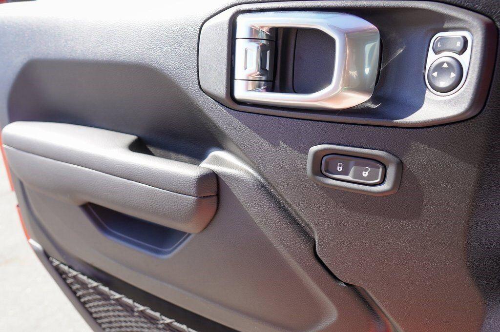 new 2025 Jeep Wrangler car, priced at $39,692
