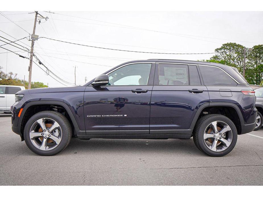 new 2024 Jeep Grand Cherokee car, priced at $49,996