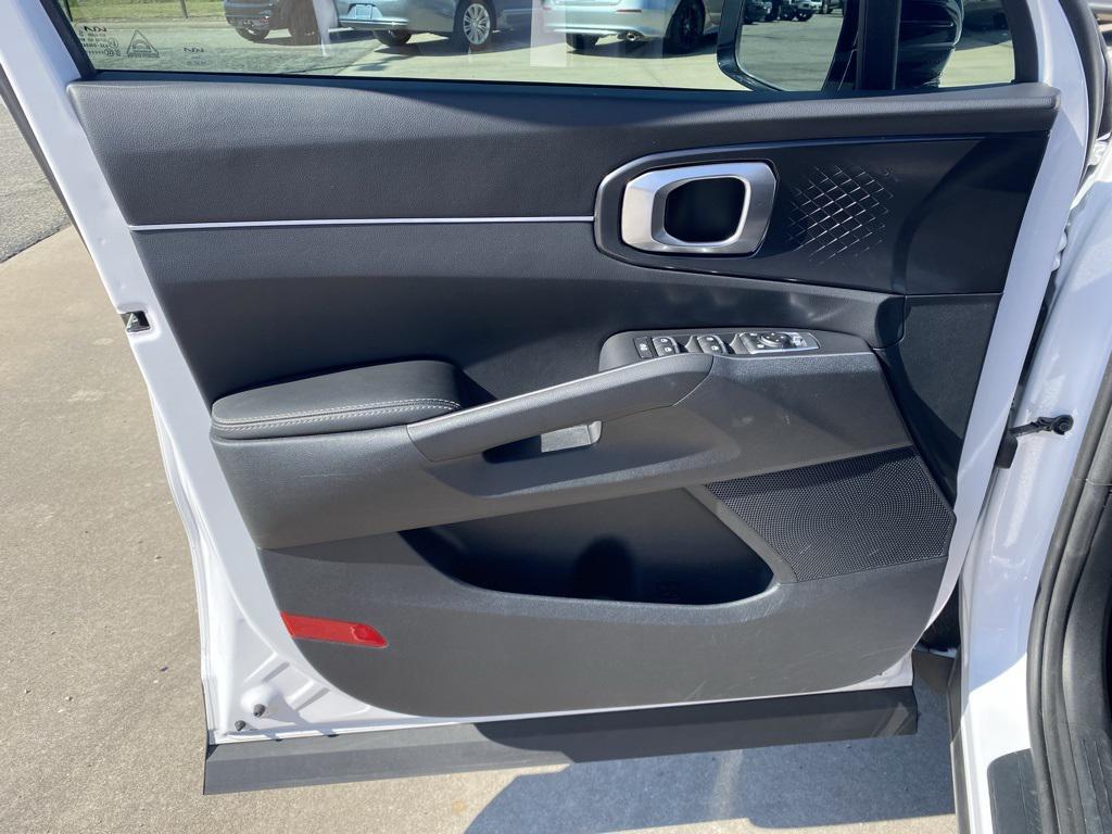 used 2022 Kia Sorento car, priced at $23,134