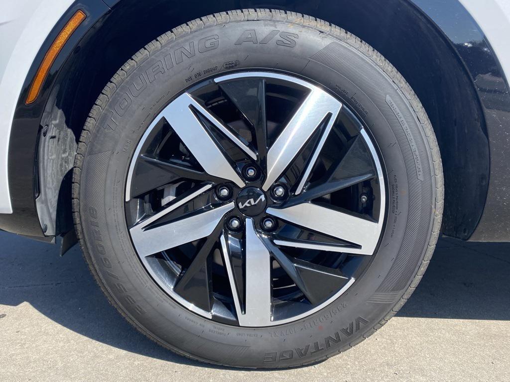 used 2022 Kia Sorento car, priced at $23,134