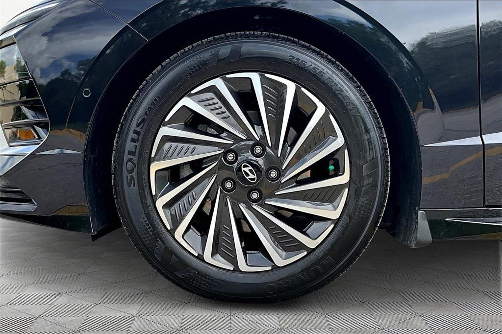 used 2024 Hyundai Sonata Hybrid car, priced at $32,400