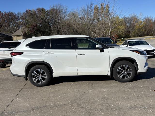 used 2022 Toyota Highlander car, priced at $38,000