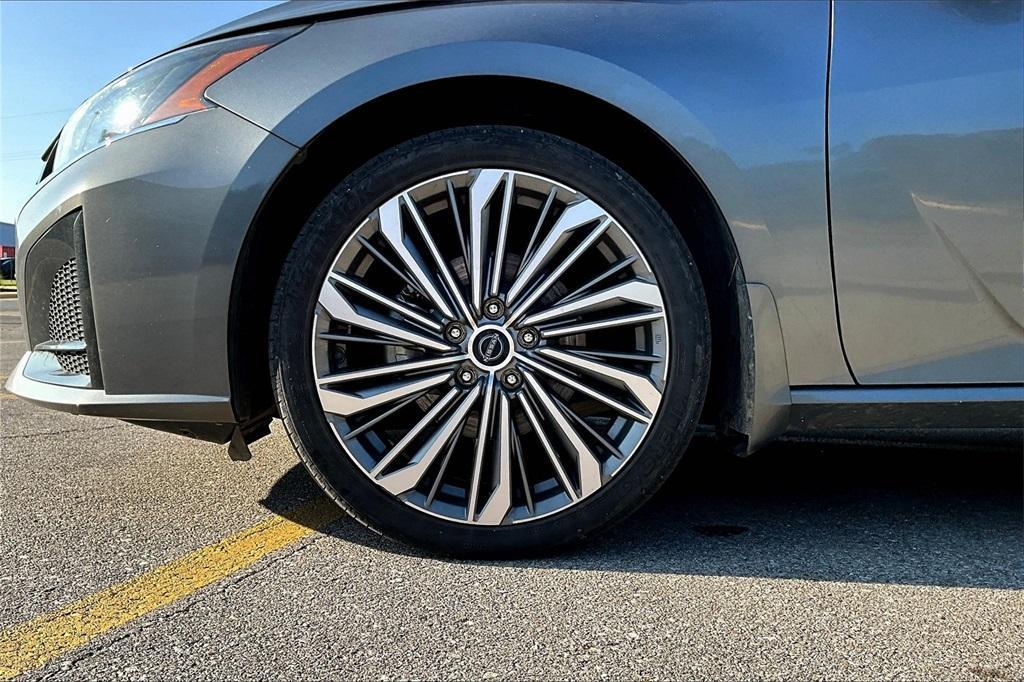 used 2023 Nissan Altima car, priced at $26,414