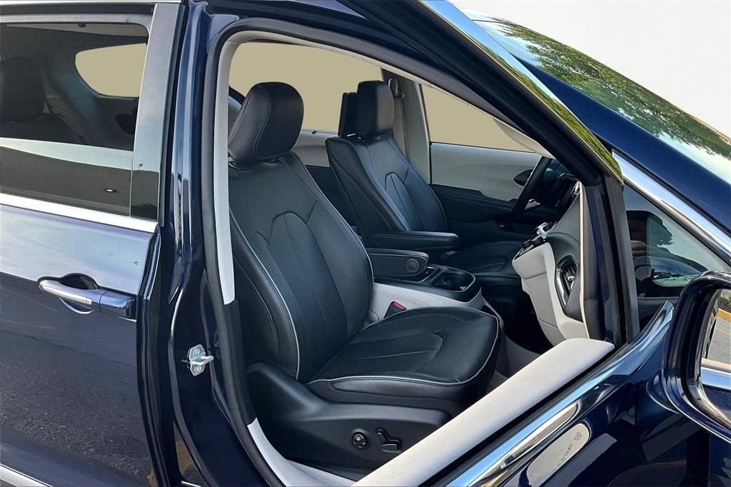 used 2020 Chrysler Pacifica Hybrid car, priced at $29,640