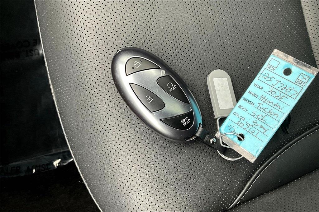 used 2025 Hyundai TUCSON Hybrid car, priced at $32,319