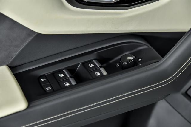 used 2022 Lamborghini Urus car, priced at $194,995