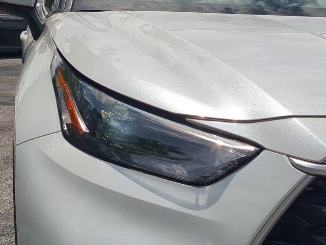 used 2022 Toyota Highlander car, priced at $29,990