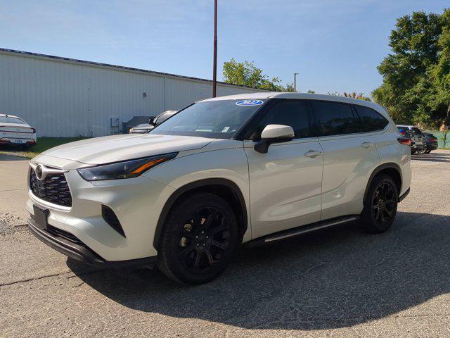 used 2022 Toyota Highlander car, priced at $31,250
