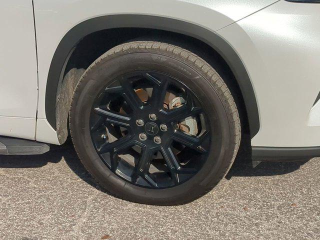 used 2022 Toyota Highlander car, priced at $31,250