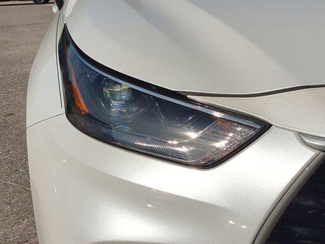 used 2022 Toyota Highlander car, priced at $31,250