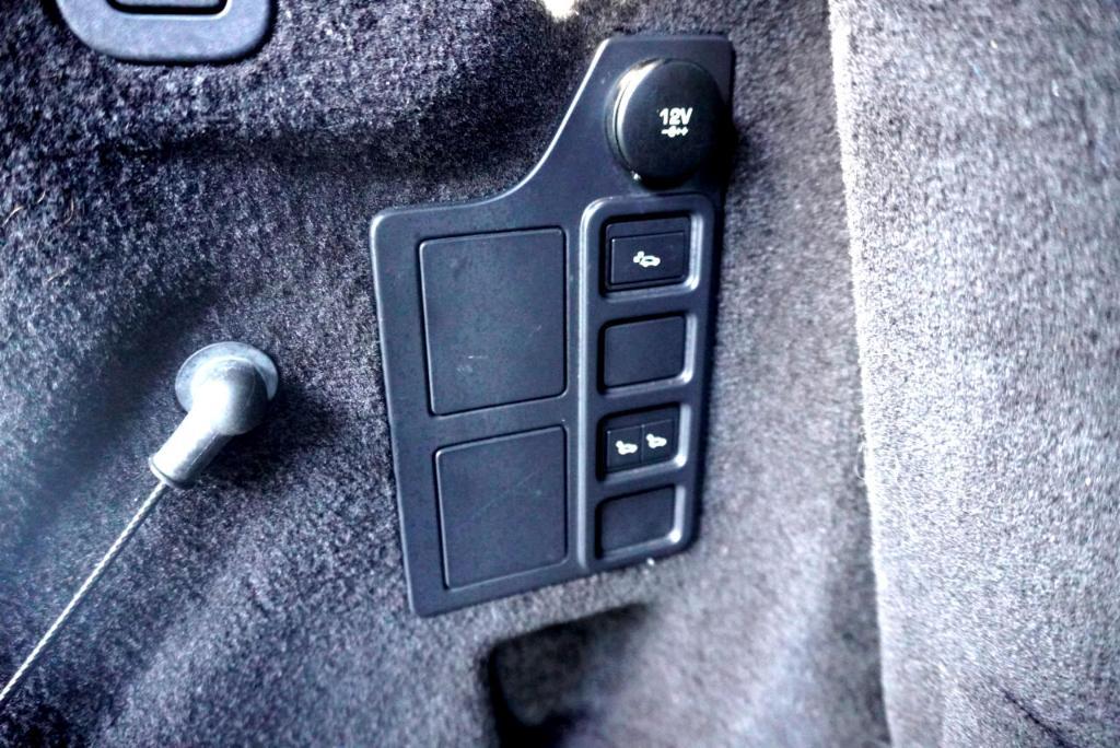 used 2020 Land Rover Discovery car, priced at $25,595
