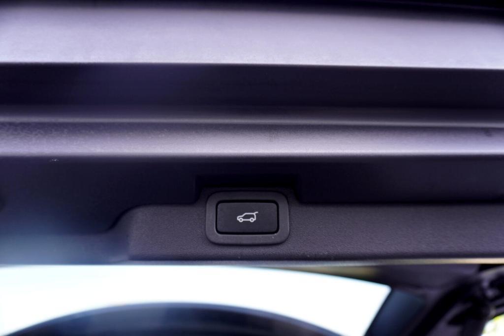 used 2020 Land Rover Discovery car, priced at $25,595