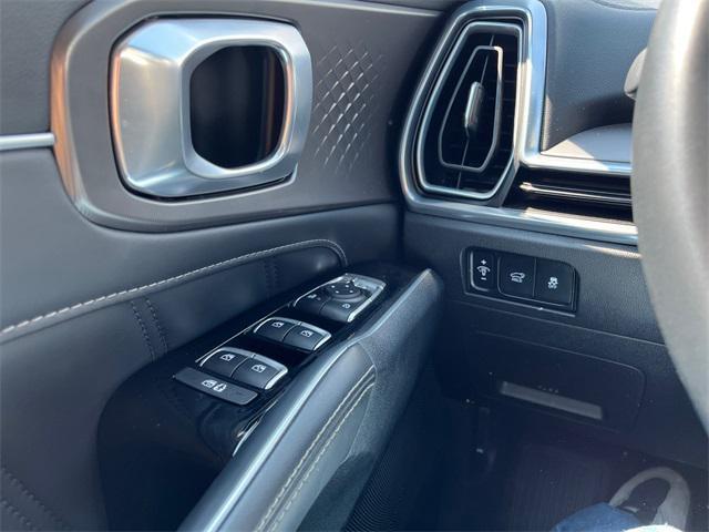 used 2025 Kia Sorento car, priced at $35,688
