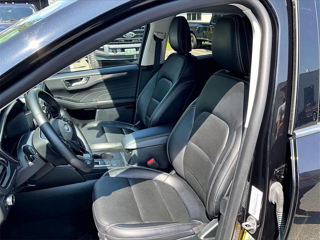used 2022 Ford Escape car, priced at $24,923