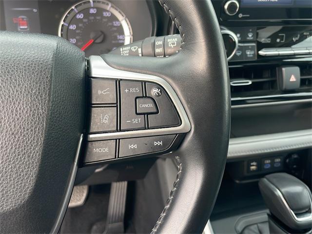 used 2022 Toyota Highlander car, priced at $29,500