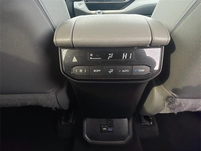 used 2022 Toyota Highlander car, priced at $29,500