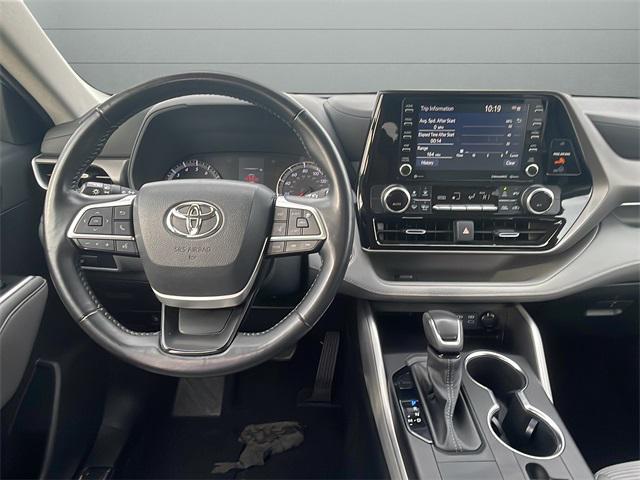 used 2022 Toyota Highlander car, priced at $29,500