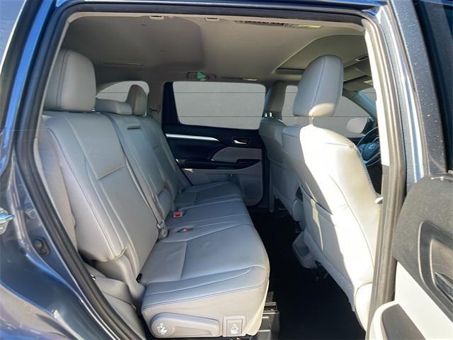 used 2019 Toyota Highlander car, priced at $22,400