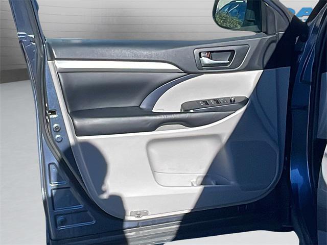 used 2019 Toyota Highlander car, priced at $22,400