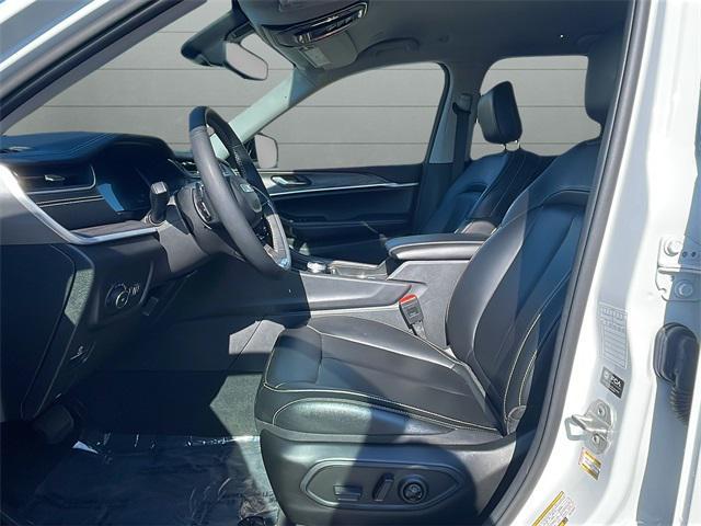 used 2024 Jeep Grand Cherokee car, priced at $32,900