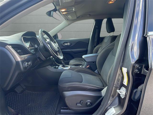 used 2016 Jeep Cherokee car, priced at $10,499