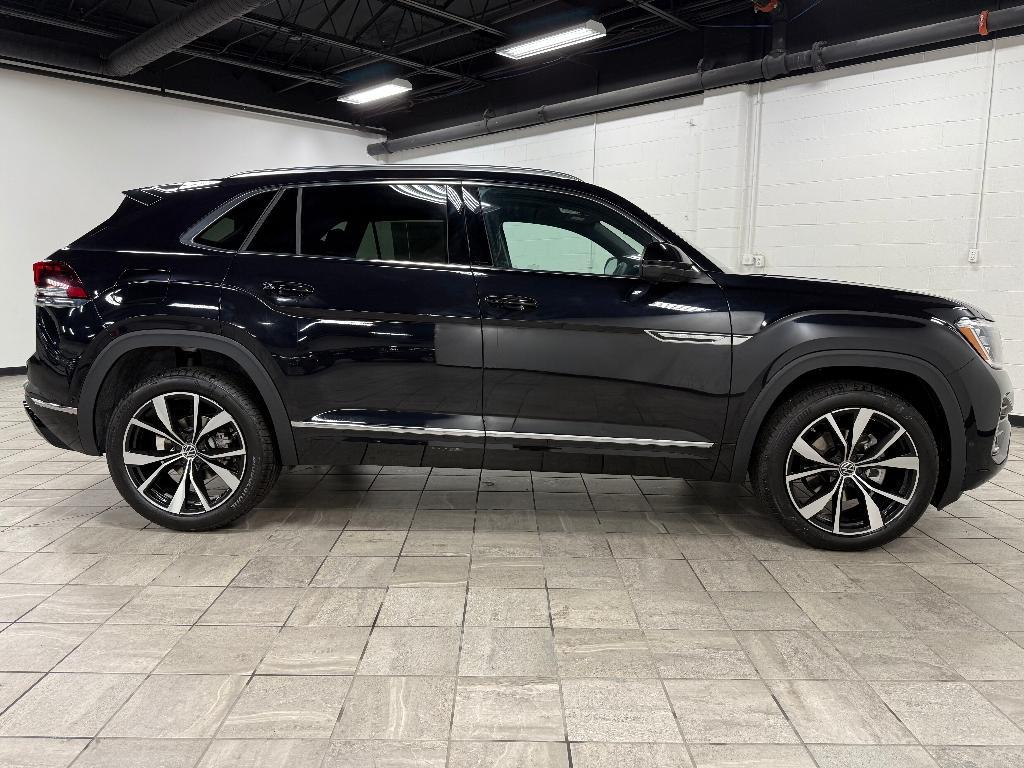 new 2026 Volkswagen Atlas Cross Sport car, priced at $53,324