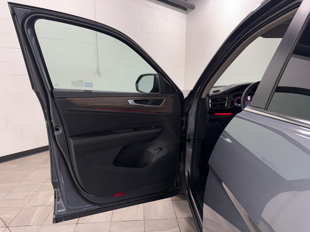 new 2025 Volkswagen Atlas car, priced at $46,247
