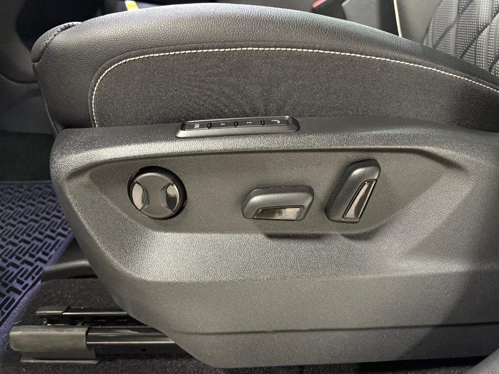 new 2025 Volkswagen Atlas car, priced at $48,266