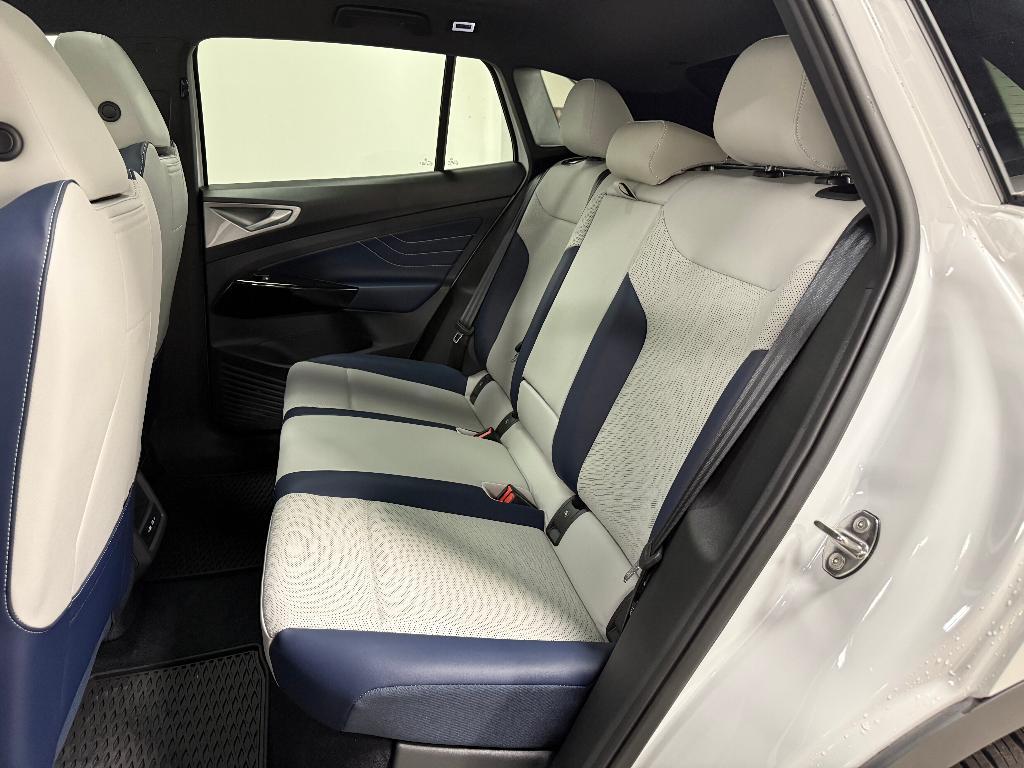 new 2025 Volkswagen ID.4 car, priced at $46,007