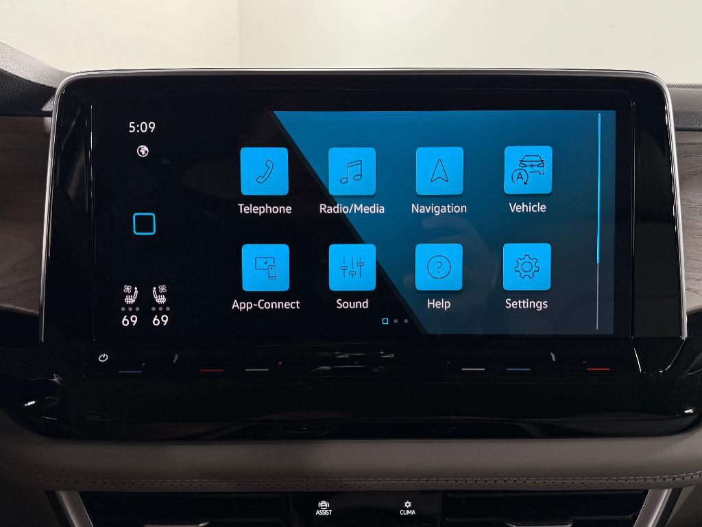 new 2025 Volkswagen Atlas car, priced at $35,027