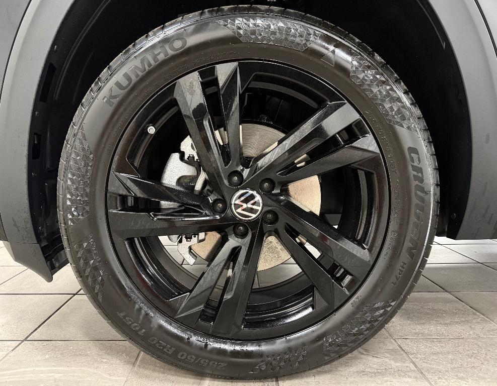 new 2026 Volkswagen Atlas Cross Sport car, priced at $50,549