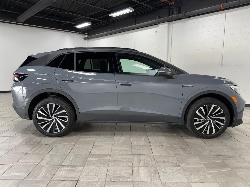 new 2025 Volkswagen ID.4 car, priced at $45,054
