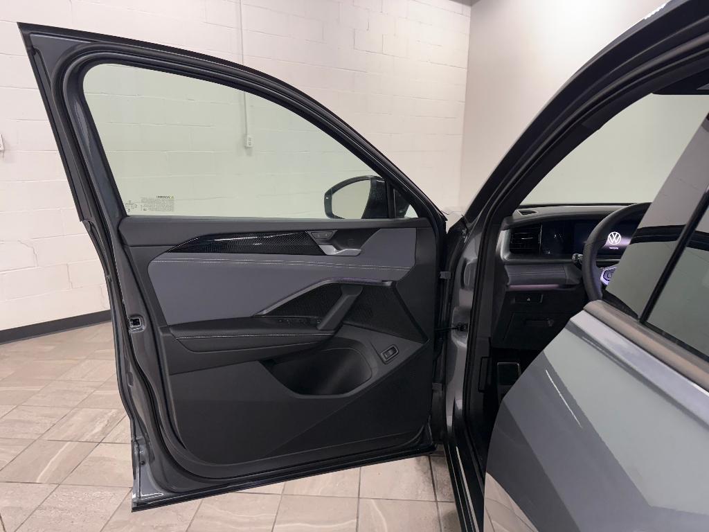 new 2025 Volkswagen Tiguan car, priced at $37,078